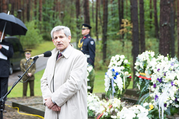 YIVO Executive Director Jonathan Brent at a memorial ceremony at Ponary, the site of the mass murder of Lithuanian Jews by the Nazis during the Holocaust, September 22, 2014. Photo by Ilona Šilenkova.